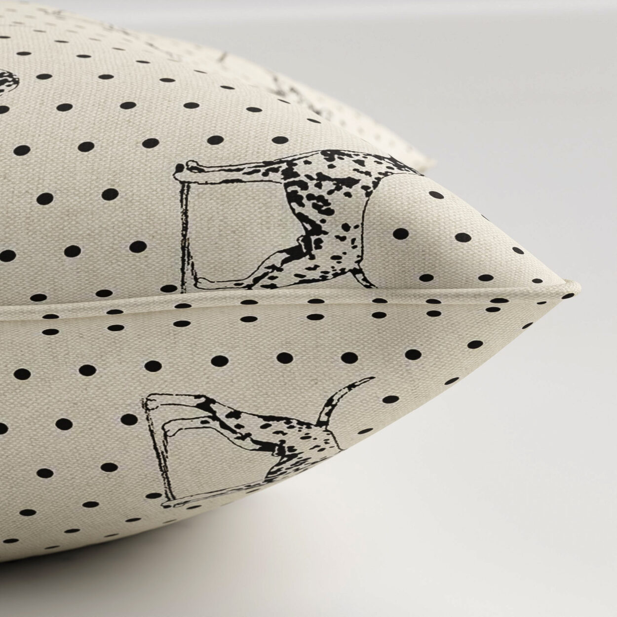 Emily Bond Fred Linen Cushion - Image 3
