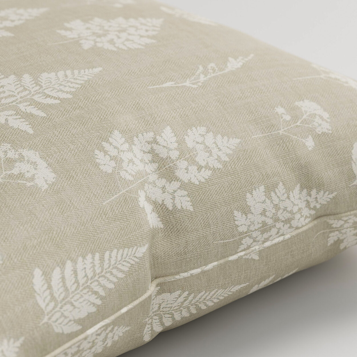 Emily Bond Tynesfield Linen Cushion - Image 2