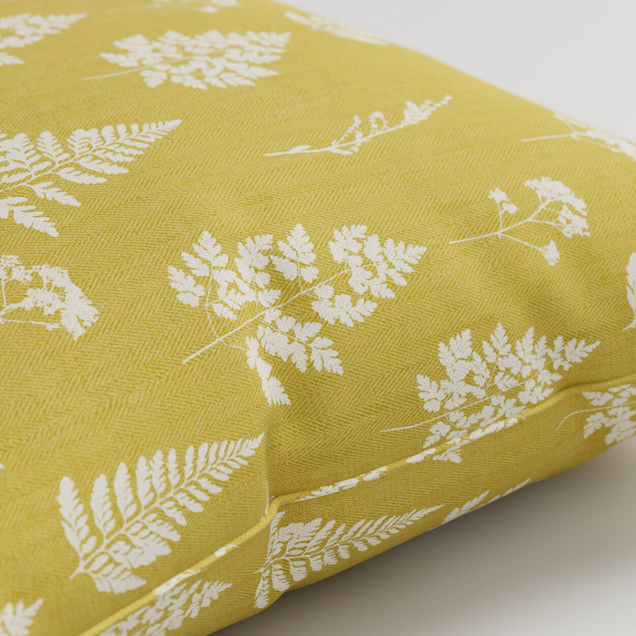 Emily Bond Tynesfield Pollen Cushion - Image 2