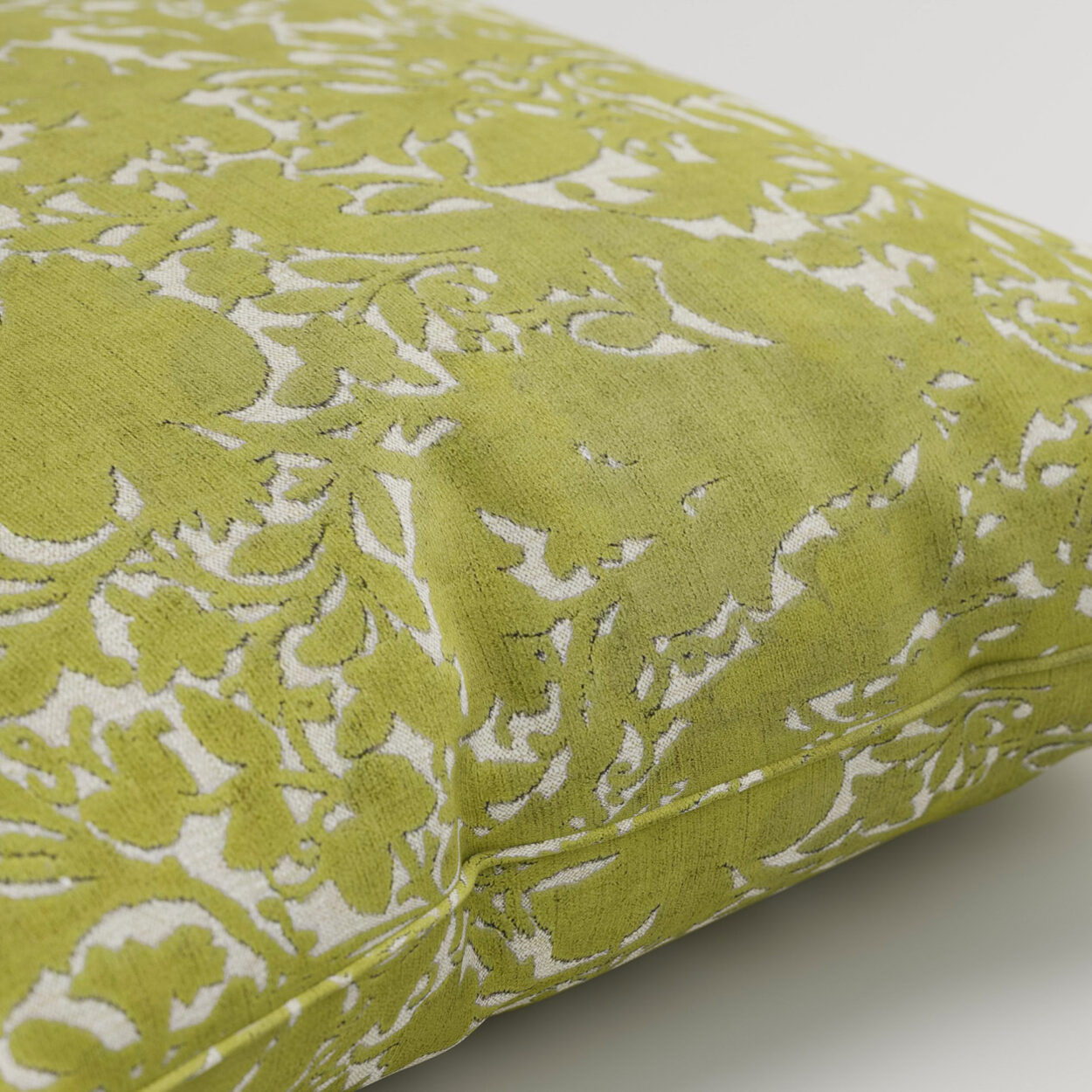 William Morris At Home Compton Silhouette Velvet Apple Cushion - Image 2